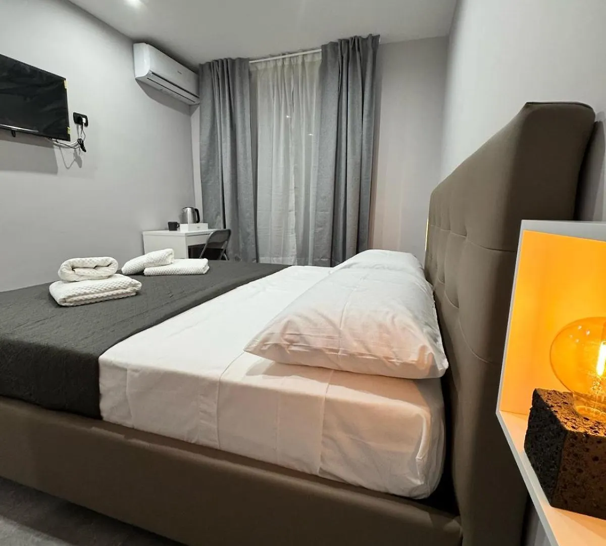 Atestar Rooms Napoli 0*, Naples Italy
