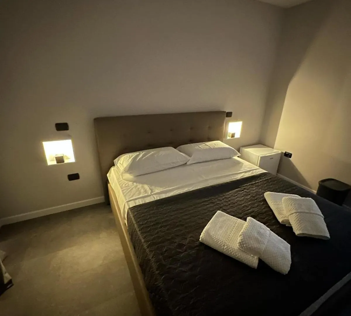 Atestar Rooms Napoli 0*, Naples