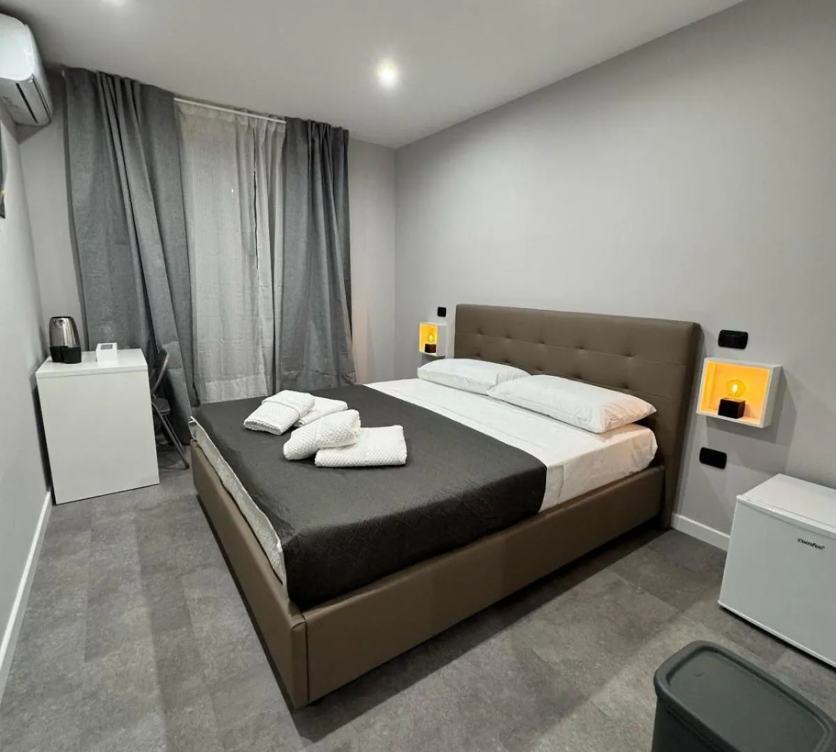 Atestar Rooms Napoli Italy