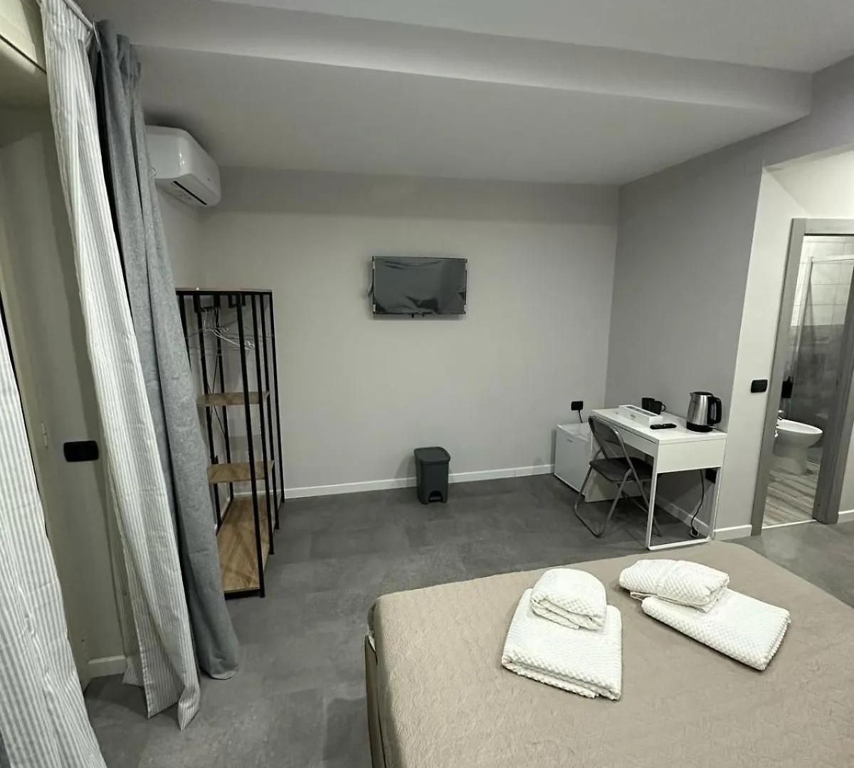 Atestar Rooms Napoli 0*, Naples