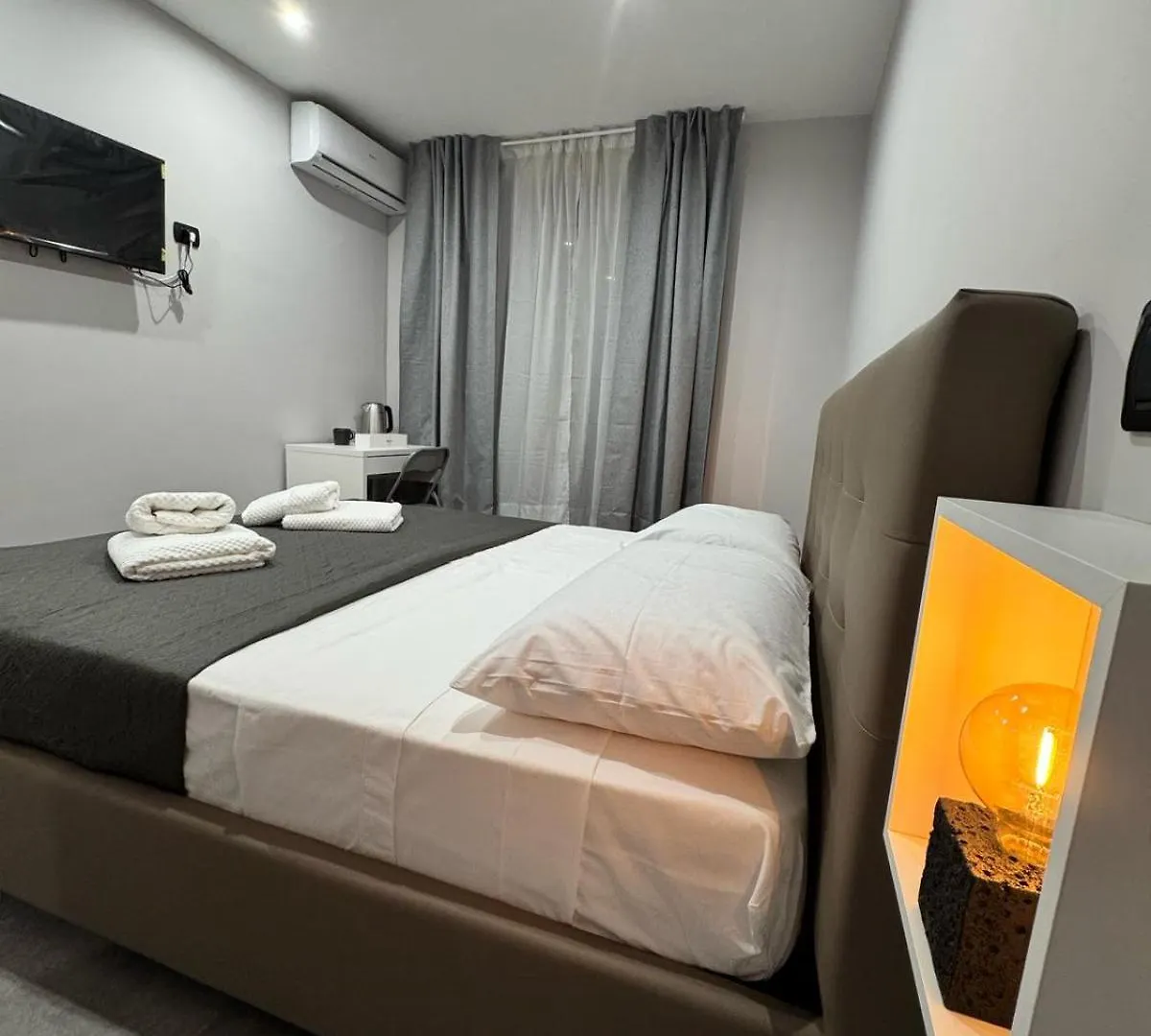 Guest house Atestar Rooms Napoli Italy