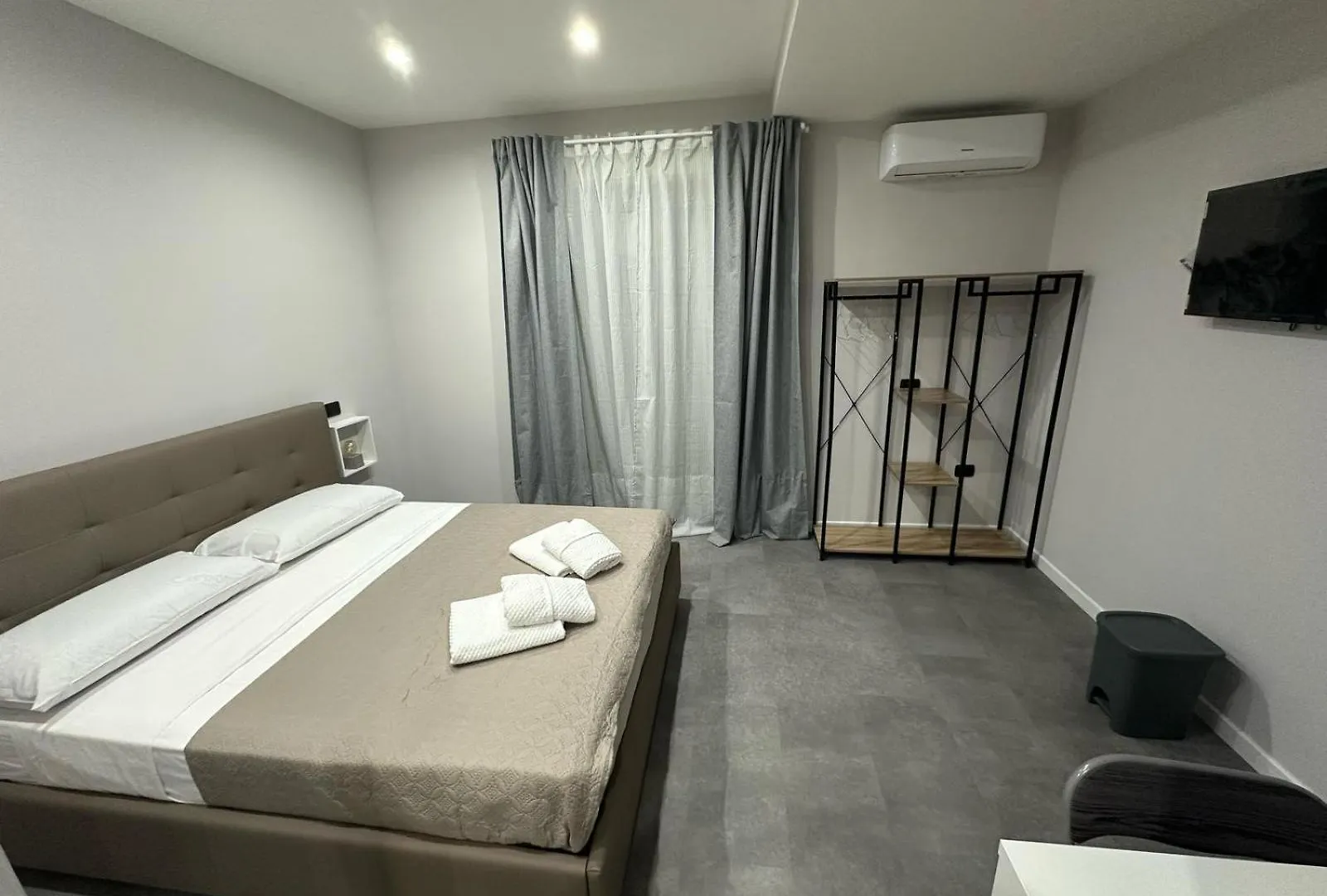 Atestar Rooms Napoli 0*, Naples Italy