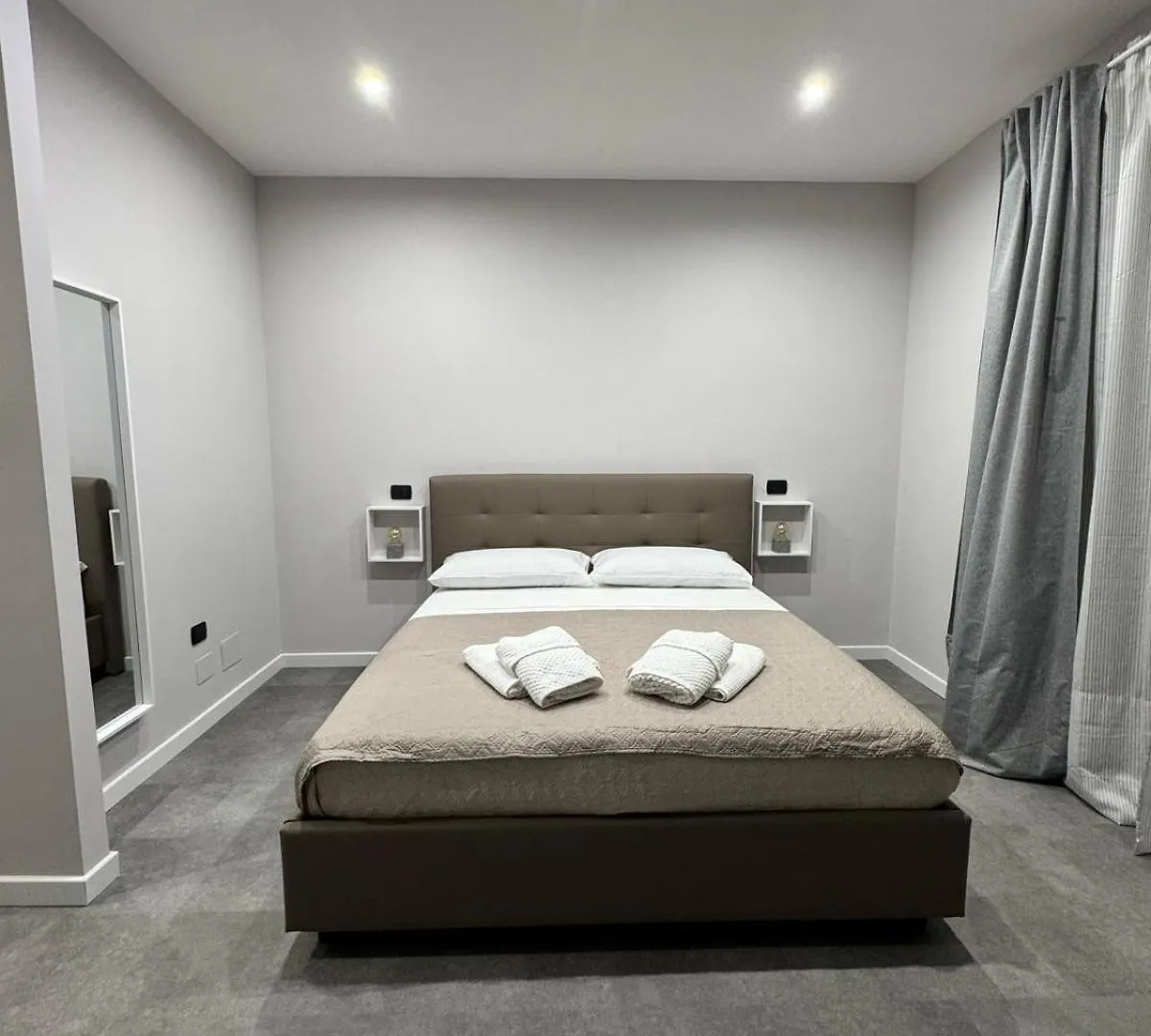 Atestar Rooms Napoli 0*, Naples Italy